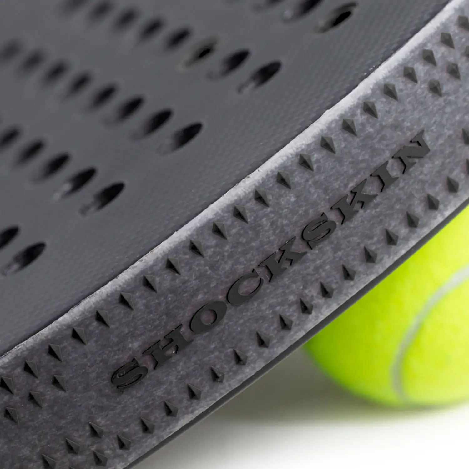 116583-protector-shockout-shockskin-transparente-negro-100-0061-1500x1500-3